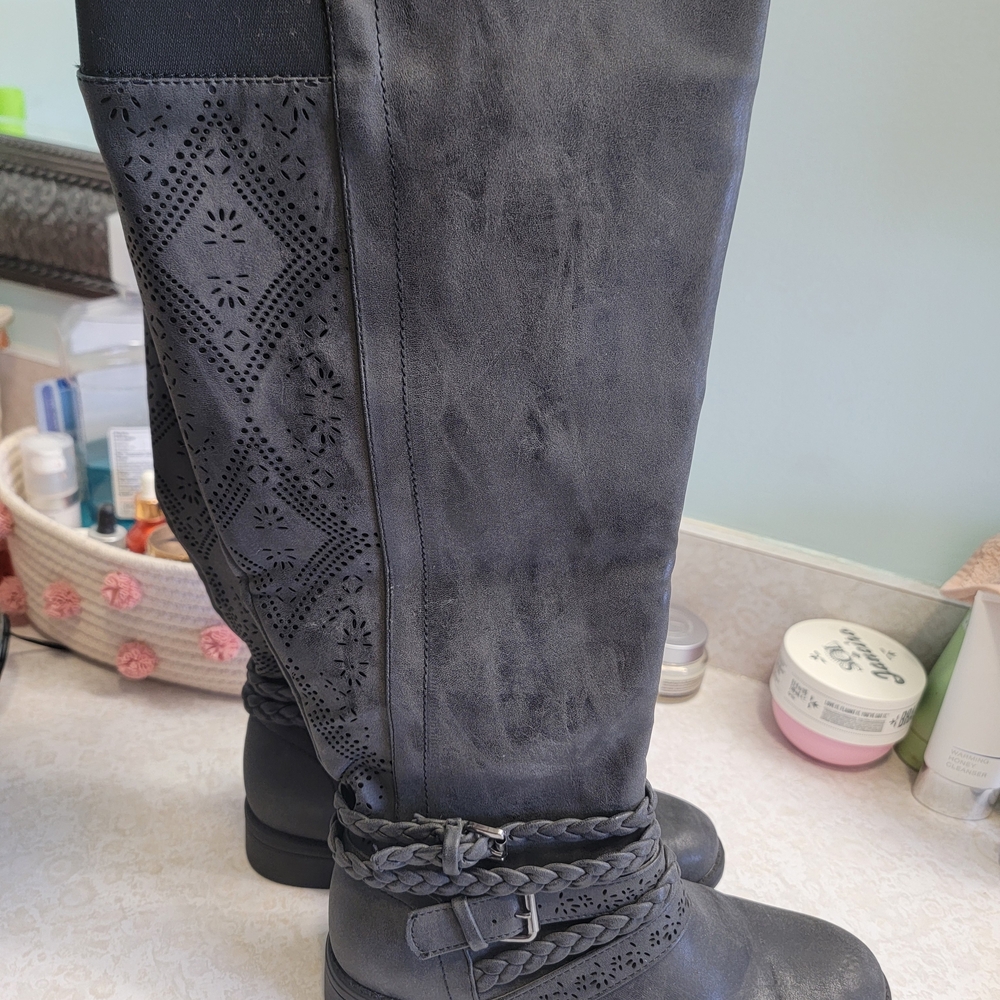 Elegant Gray Knee-High Boots with Braided Detail